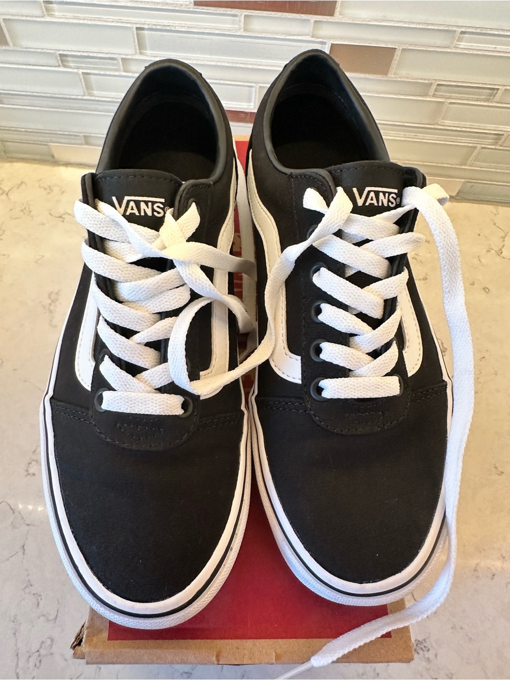 Women’s Size 8 Vans Black & White Old Skool Lace-Up Sneakers